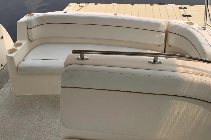 Slide: The Image of Interior of 2006 Rinker Fiesta Vee 300 yacht. - 11