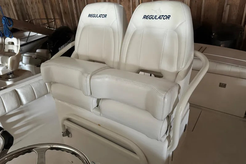 Slide: The Image of White seats on a 2014 Regulator 28 boat. - 16