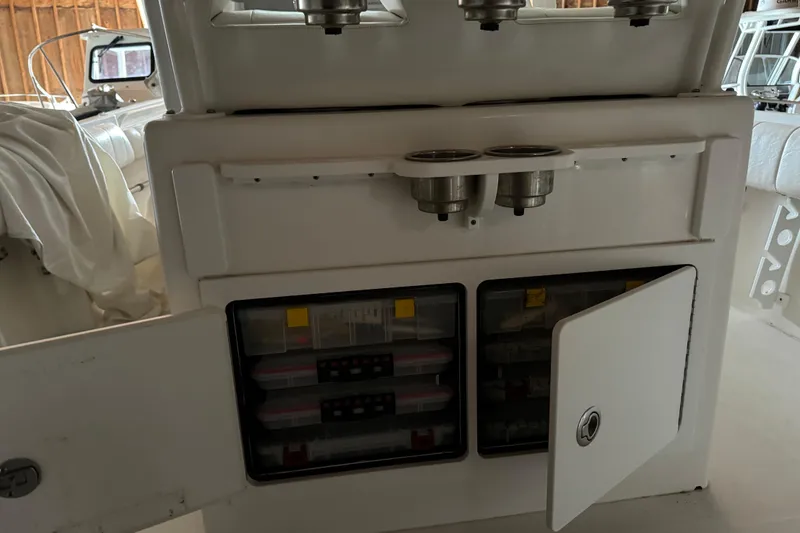 Slide: The Image of 2014 Regulator 28 boat with storage and cup holders. - 19