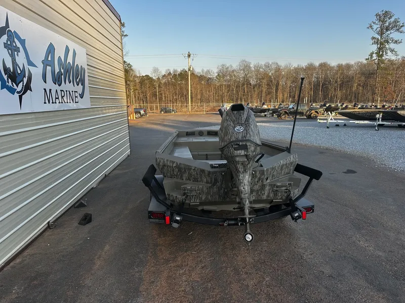 Slide: The Image of Thor Fish Hammer WITH LIVEWELL-YAMAHA 60 2026 - 2