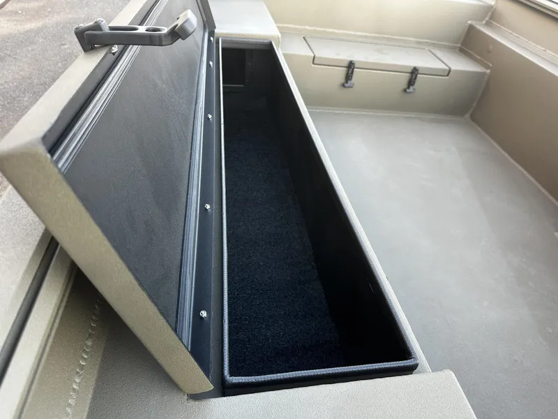 Slide: The Image of Thor Fish Hammer WITH LIVEWELL-YAMAHA 60 2026 - 5