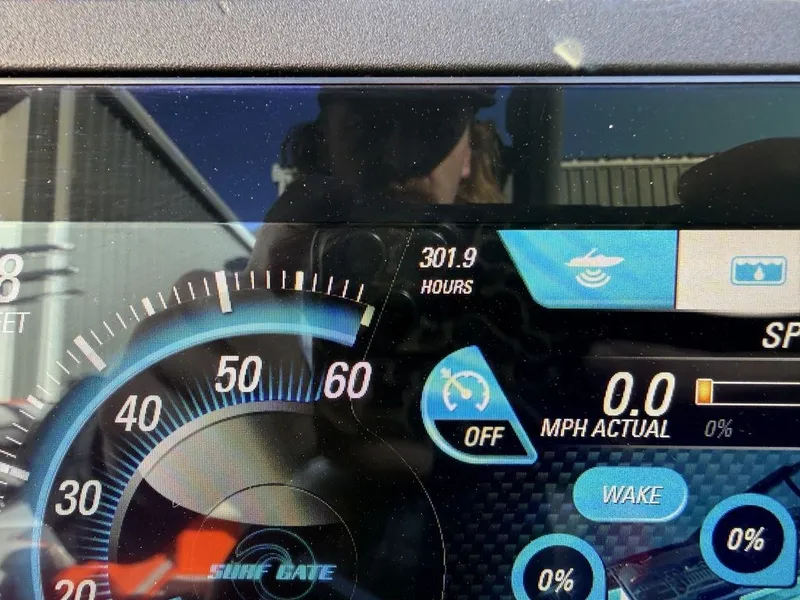 Slide: The Image of Malibu Wakesetter 25 LSV 2019 - 11