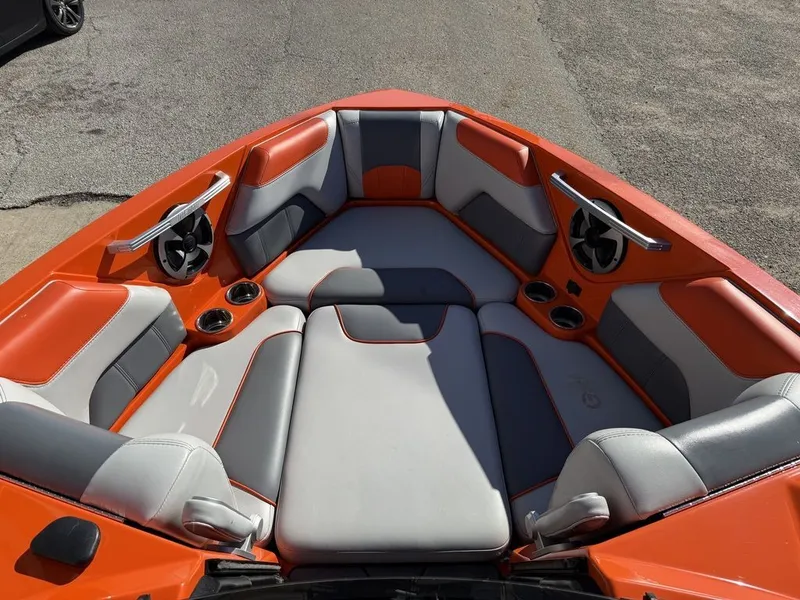 Slide: The Image of Malibu Wakesetter 25 LSV 2019 - 13