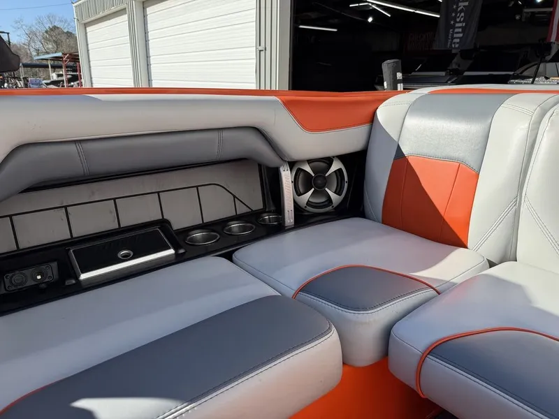 Slide: The Image of Malibu Wakesetter 25 LSV 2019 - 18