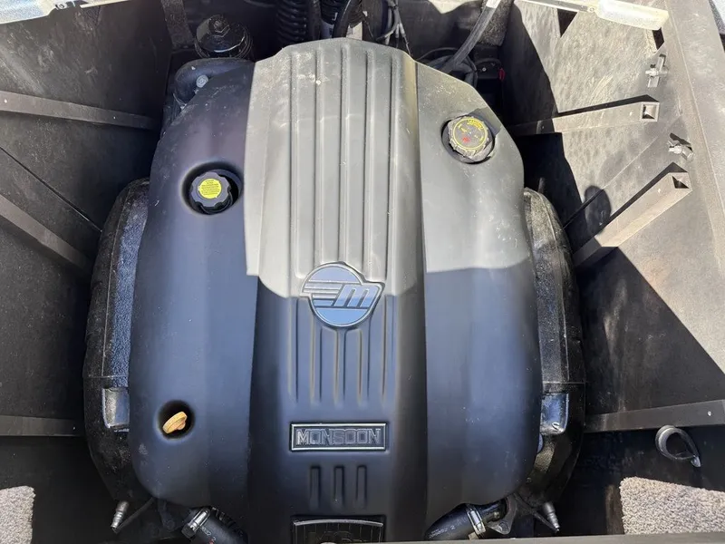 Slide: The Image of Malibu Wakesetter 25 LSV 2019 - 22