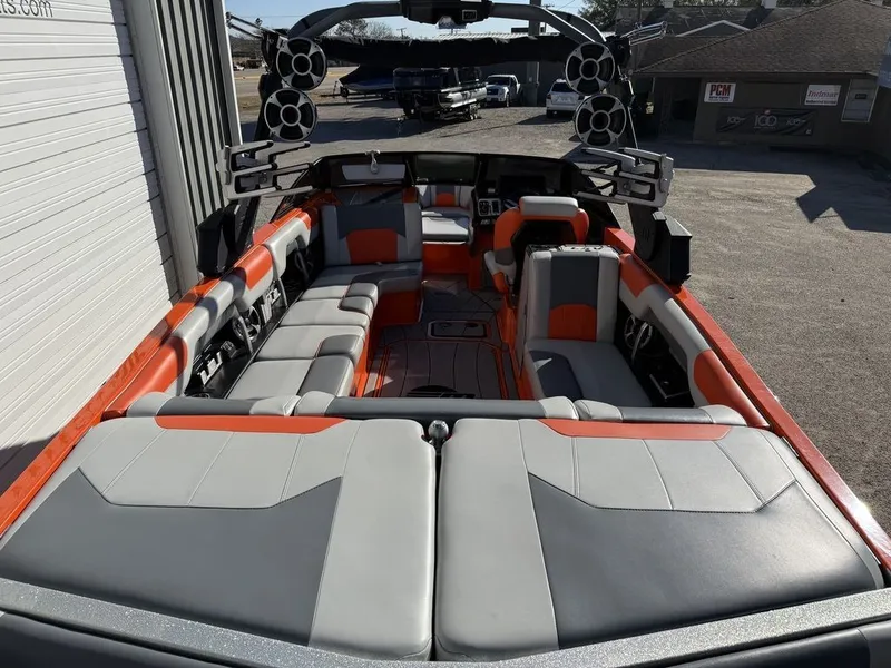 Slide: The Image of Malibu Wakesetter 25 LSV 2019 - 7