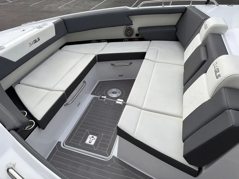 Slide: The Image of Cruisers 34 GLS 2023 - 21