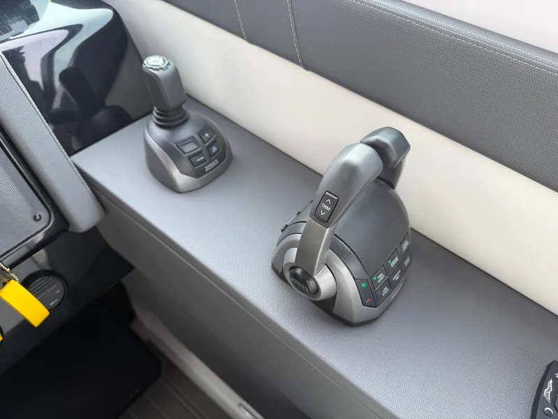 Slide: The Image of Cruisers 34 GLS 2023 - 32