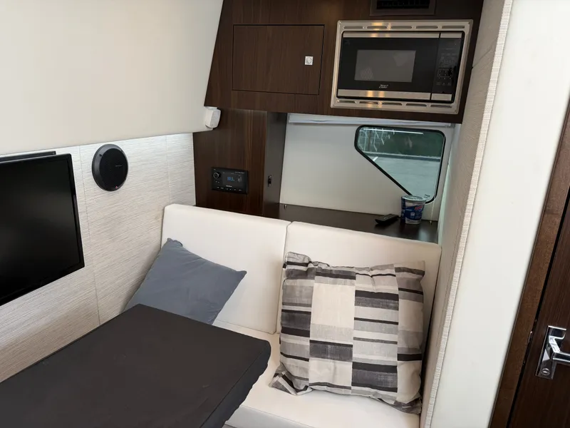 Slide: The Image of Cruisers 34 GLS 2023 - 37