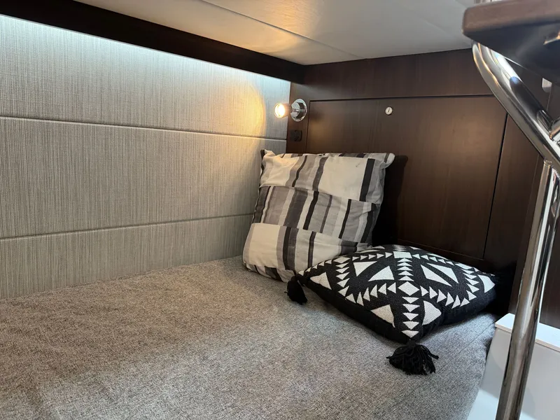 Slide: The Image of Cruisers 34 GLS 2023 - 40