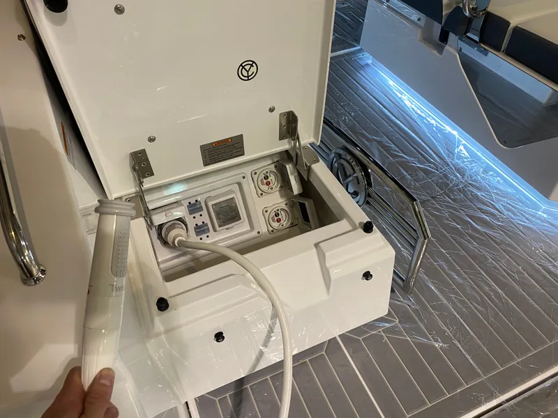 Slide: The Image of Cruisers Yachts 34 GLS 2023 - 13