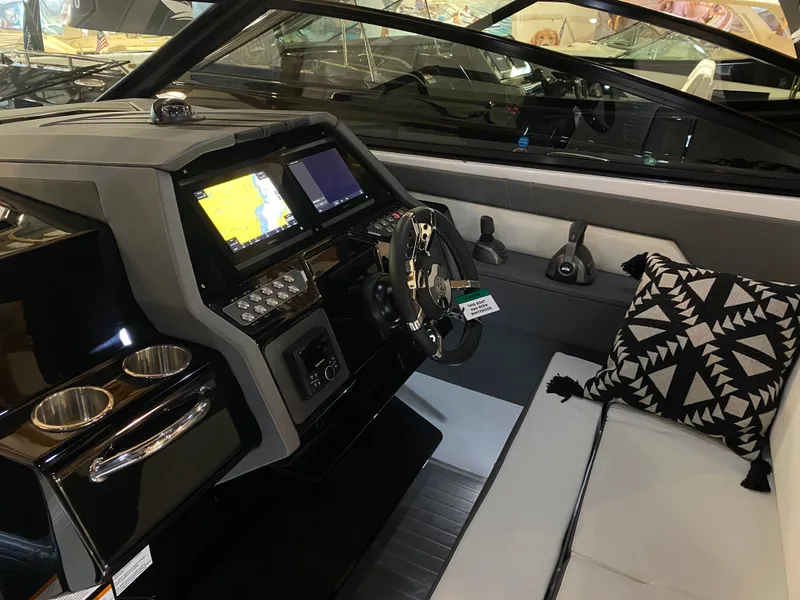 Slide: The Image of Cruisers Yachts 34 GLS 2023 - 17