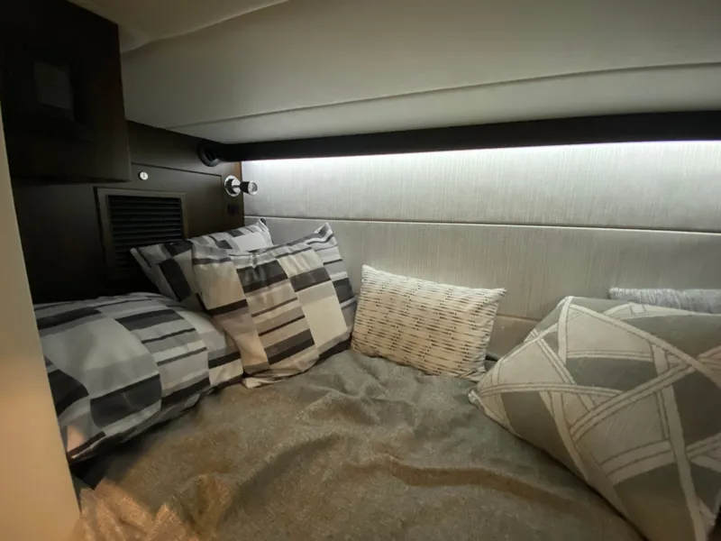 Slide: The Image of Cruisers Yachts 34 GLS 2023 - 7