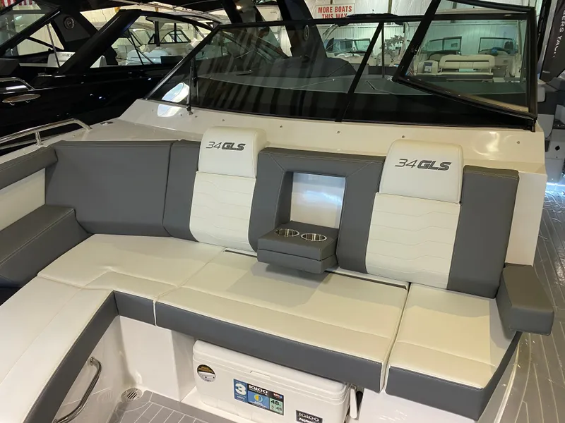 Slide: The Image of Cruisers Yachts 34 GLS 2023 - 9