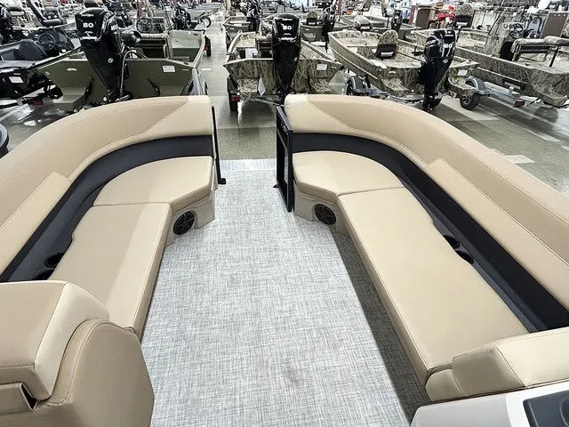 Slide: The Image of Lowe LS 210 WT 2026 - 3