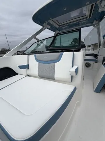 Slide: The Image of Chaparral 280 OSX 2026 - 10