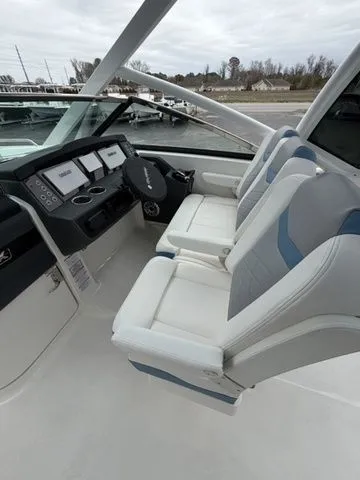 Slide: The Image of Chaparral 280 OSX 2026 - 18