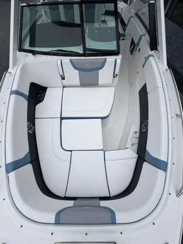 Slide: The Image of Chaparral 280 OSX 2026 - 6