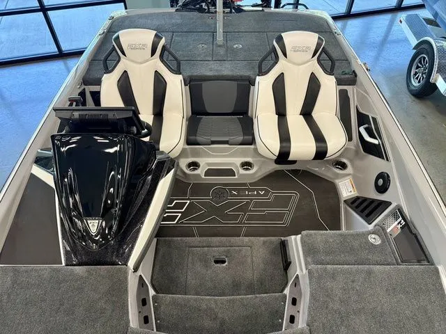 Slide: The Image of Skeeter FXR20 Apex 2026 - 4