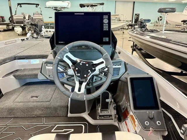 Slide: The Image of Skeeter FXR20 Apex 2026 - 5