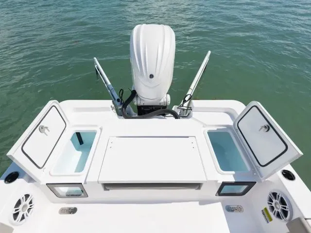 Slide: The Image of Sportsman Masters 247OE Bay Boat 2026 - 21