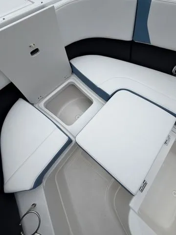 Slide: The Image of Chaparral 280 OSX 2026 - 7