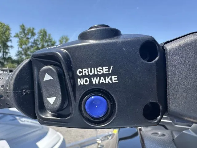 Slide: The Image of Yamaha VX Cruiser 2025 - 11