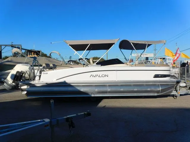 The Image of Avalon Catalina Quad Lounger Shift Windshield 25 FT 2026 - 1