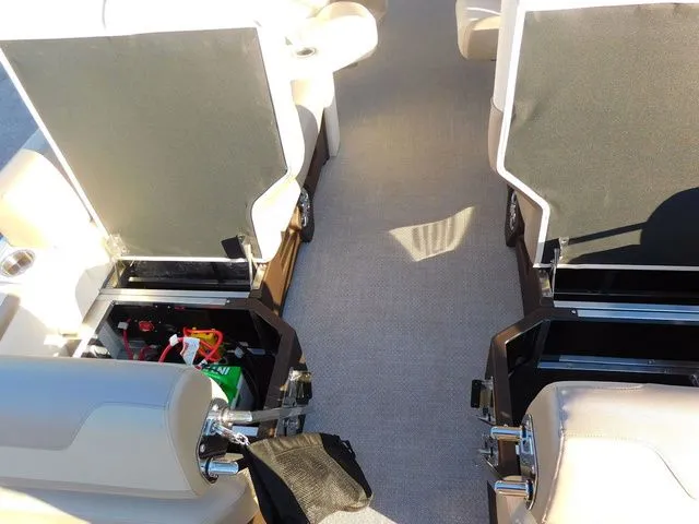 Slide: The Image of Avalon Catalina Quad Lounger Shift Windshield 25 FT 2026 - 14