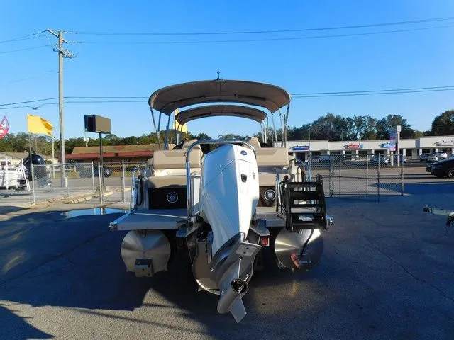 Slide: The Image of Avalon Catalina Quad Lounger Shift Windshield 25 FT 2026 - 2