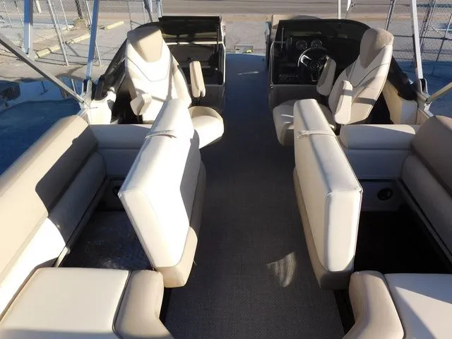 Slide: The Image of Avalon Catalina Quad Lounger Shift Windshield 27 FT 2026 - 15