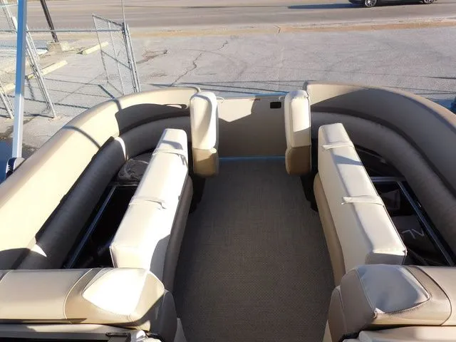 Slide: The Image of Avalon Catalina Quad Lounger Shift Windshield 27 FT 2026 - 16