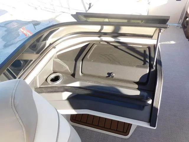 Slide: The Image of Avalon Catalina Quad Lounger Shift Windshield 27 FT 2026 - 17