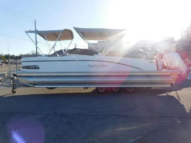 Slide: The Image of Avalon Catalina Quad Lounger Shift Windshield 27 FT 2026 - 3