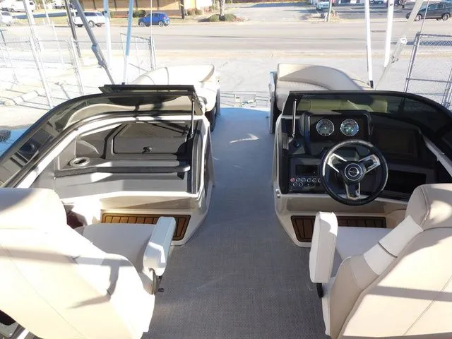 Slide: The Image of Avalon Catalina Quad Lounger Shift Windshield 27 FT 2026 - 7