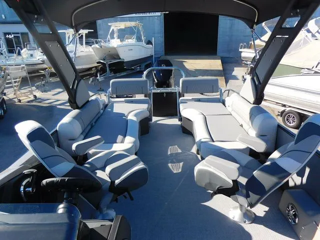 Slide: The Image of Avalon 2785 Excalibur LTD Quad Lounger Shift 2026 - 12