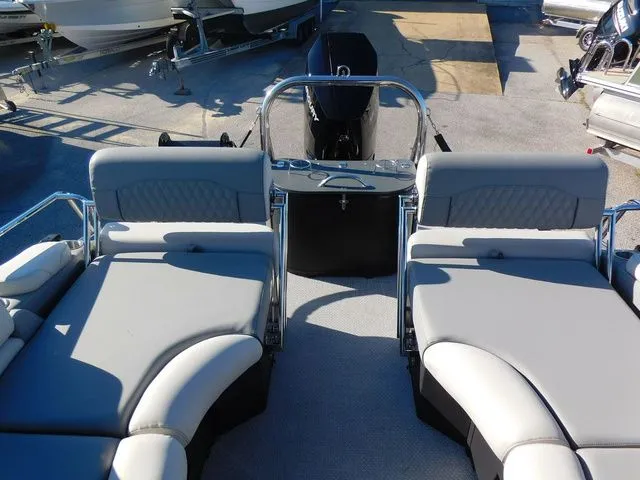 Slide: The Image of Avalon 2785 Excalibur LTD Quad Lounger Shift 2026 - 14