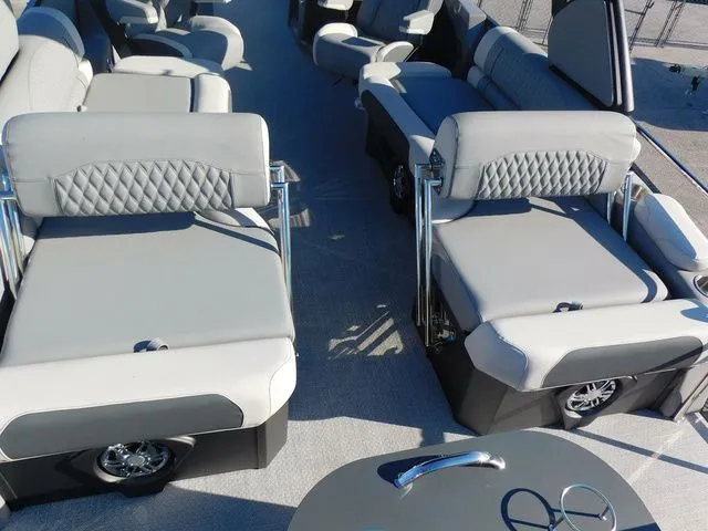 Slide: The Image of Avalon 2785 Excalibur LTD Quad Lounger Shift 2026 - 15