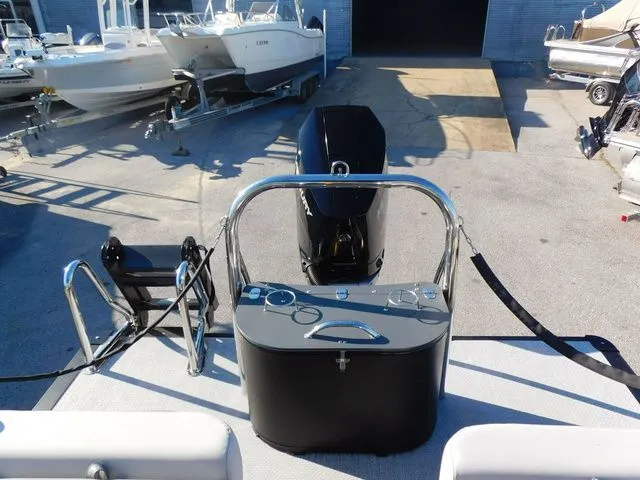 Slide: The Image of Avalon 2785 Excalibur LTD Quad Lounger Shift 2026 - 16