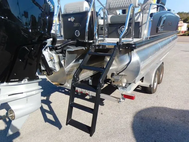 Slide: The Image of Avalon 2785 Excalibur LTD Quad Lounger Shift 2026 - 5