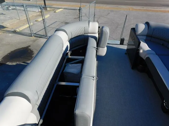Slide: The Image of Avalon 2785 Excalibur LTD Quad Lounger Shift 2026 - 7