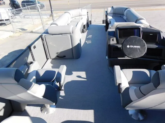 Slide: The Image of Avalon 2785 Excalibur LTD Quad Lounger Shift 2026 - 9