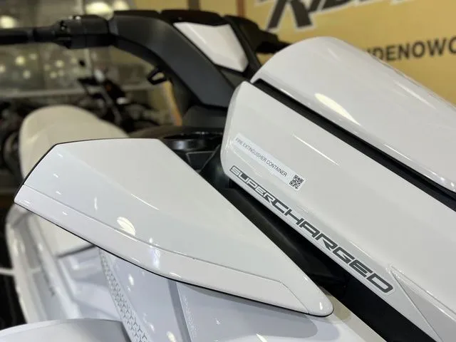 Slide: The Image of Yamaha FX Cruiser SVHO 2026 - 10