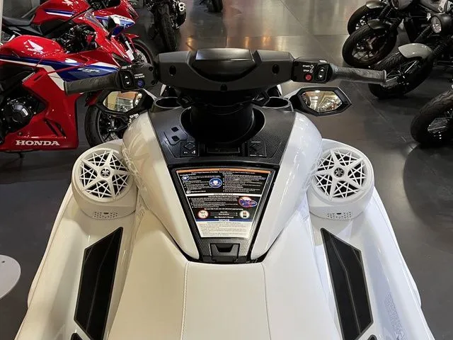 Slide: The Image of Yamaha FX Cruiser SVHO 2026 - 6