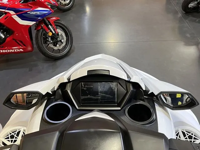 Slide: The Image of Yamaha FX Cruiser SVHO 2026 - 8