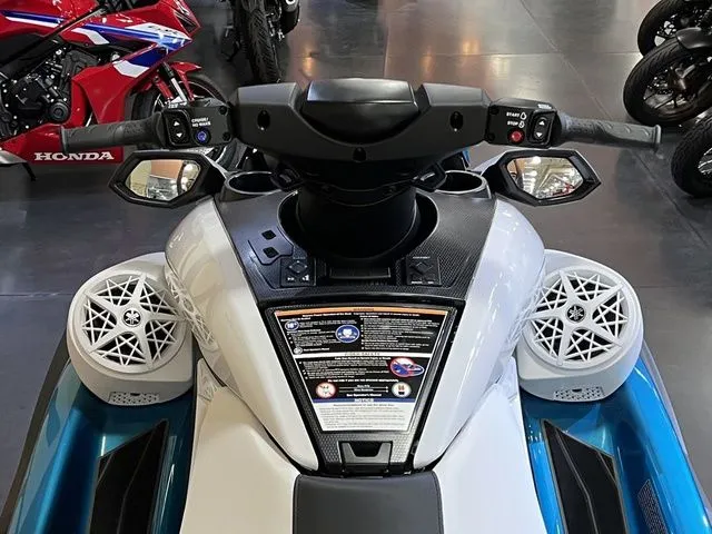 Slide: The Image of Yamaha FX Cruiser HO 2026 - 6