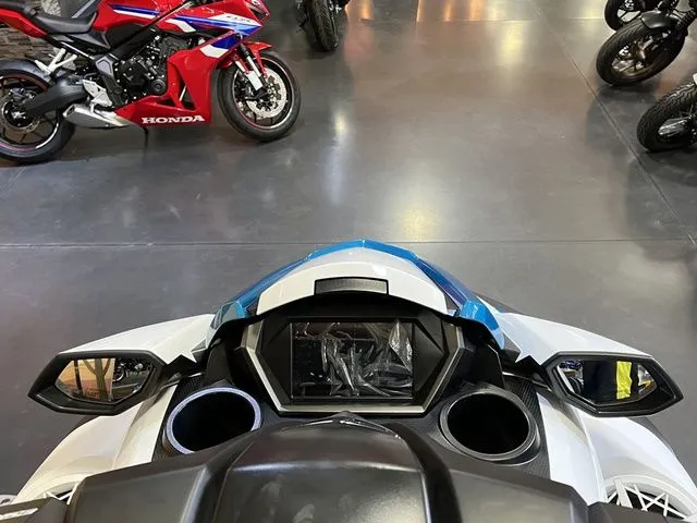 Slide: The Image of Yamaha FX Cruiser HO 2026 - 8