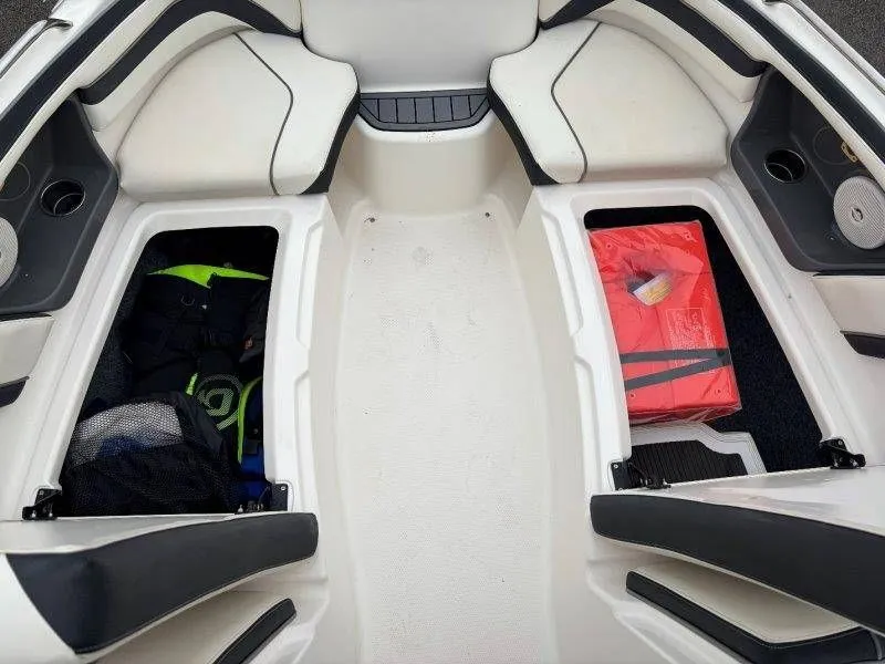 Slide: The Image of Yamaha AR240 2016 - 8