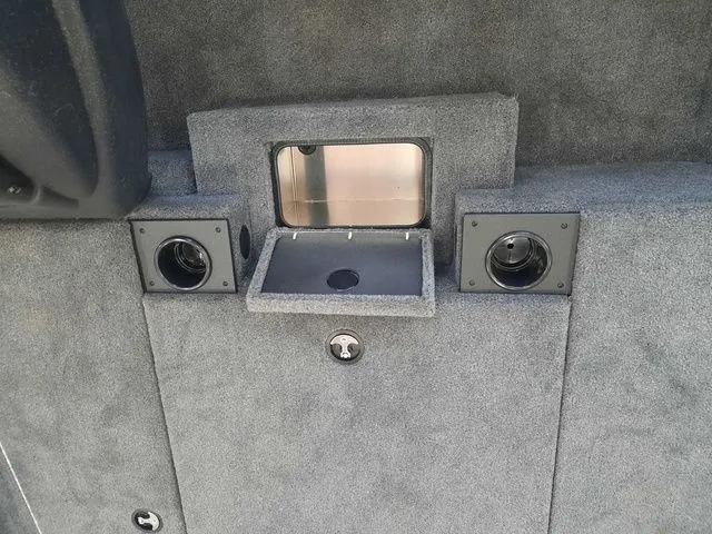 Slide: The Image of Tracker Pro Team 190 TX 2026 - 11