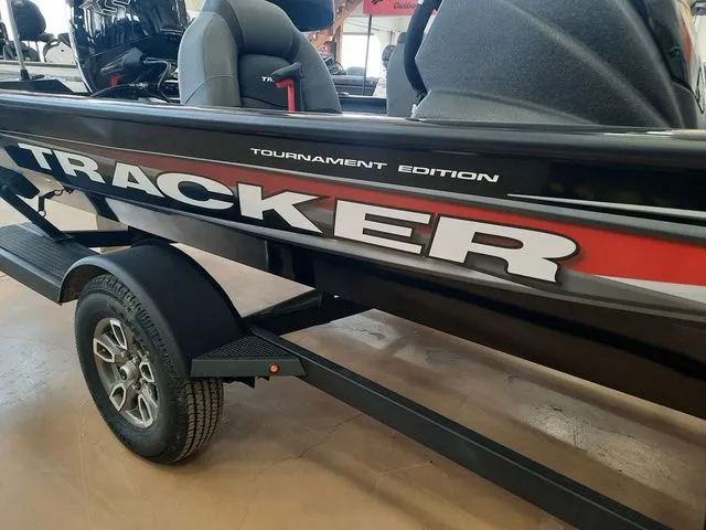 Slide: The Image of Tracker Pro Team 190 TX 2026 - 13